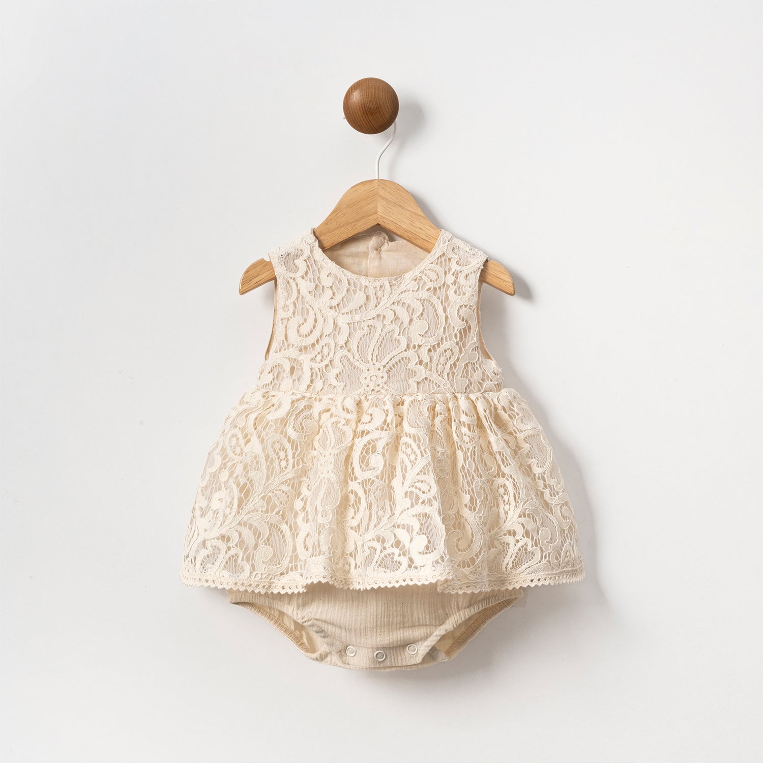 Dantel Detaylı 2’li Kız Bebek Takımı – Hırka + Dantel Elbise Body , 3–18 Ay