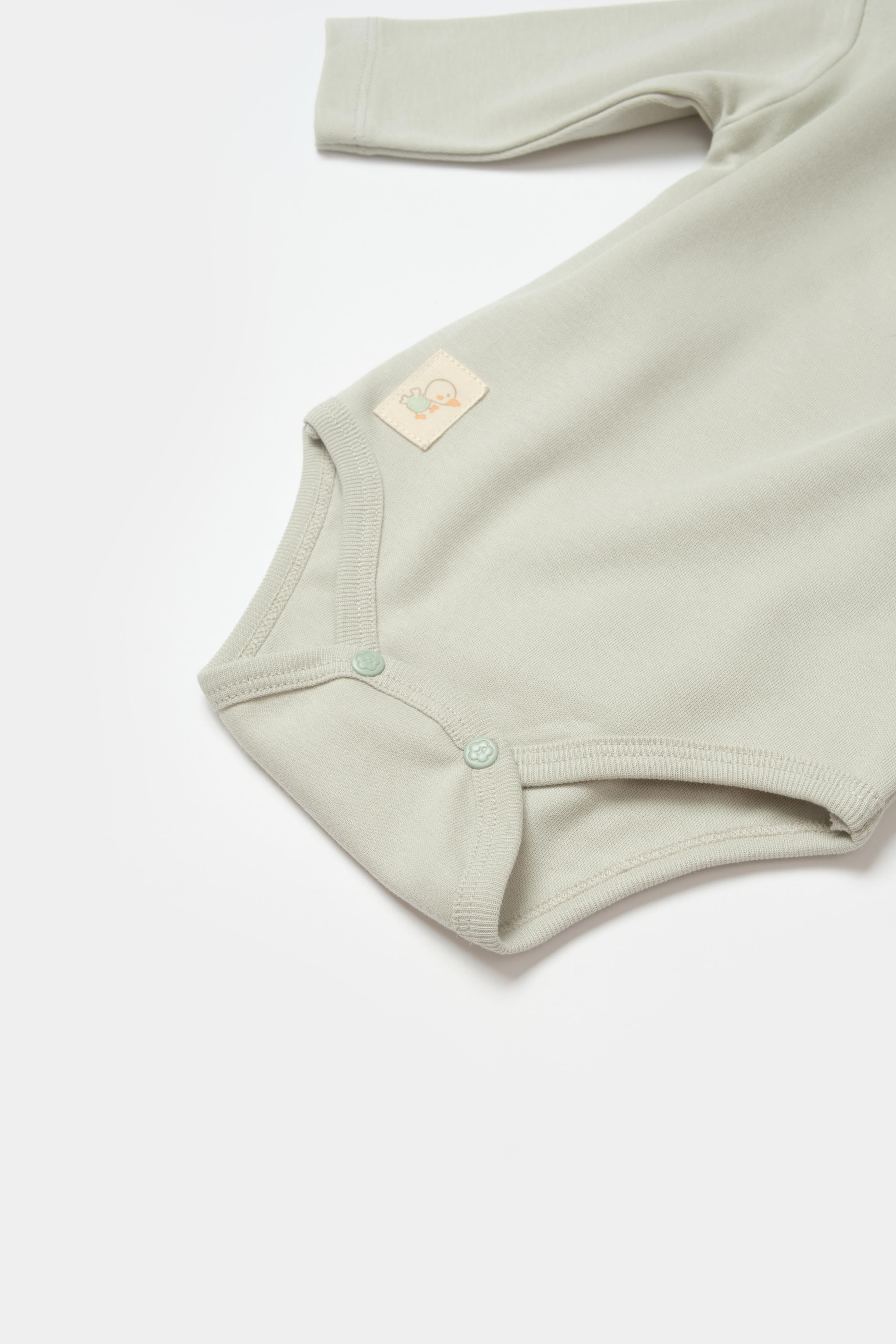 GOTS sertifikalı, organik pamuklu Teach Me temalı unisex uzun kollu bebek body – 0-24 ay arası kullanım için uygundur, sevimli tasarımıyla yumuşak ve nefes alabilir yapıya sahiptir. Altı çıtçıtlıdır.