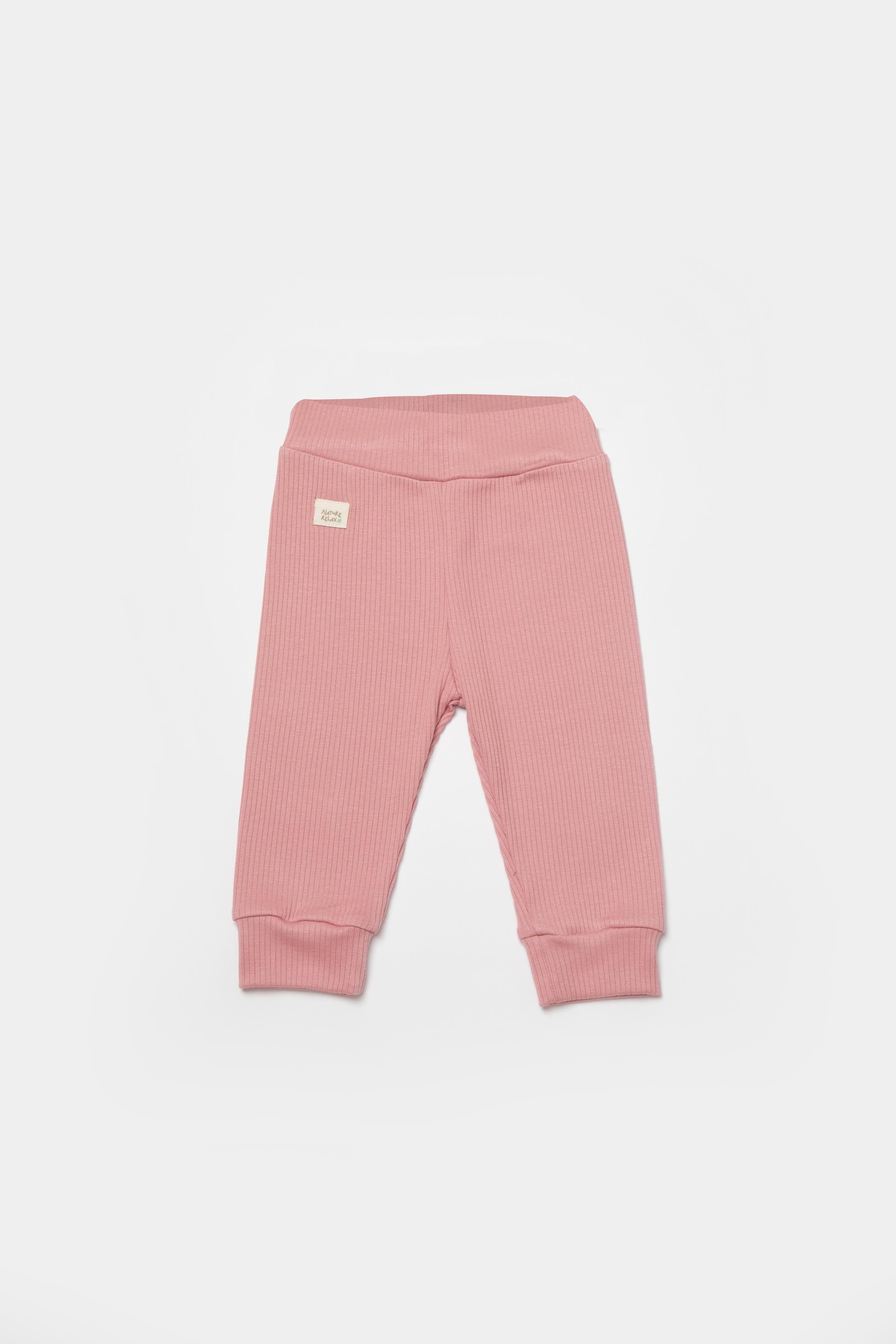 Organik modal kumaştan üretilmiş Nature Relax temalı unisex patiksiz bebek tek alt – 6-36 ay arası için hafif, esnek ve rahat kullanım sunar.