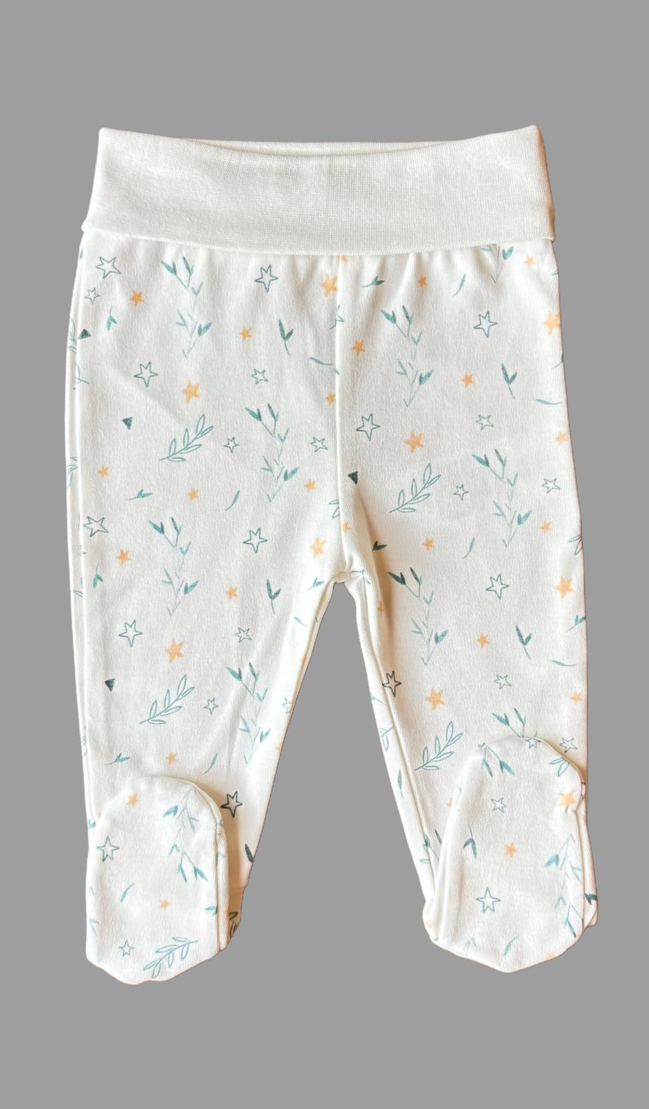 GOTS ve OEKO-TEX sertifikalı, organik pamuktan üretilmiş unisex yenidoğan bebek 3’lü takımı – 0-1 ay arası kullanım için uygundur; yumuşak dokusu ve doğal içeriğiyle hassas ciltler için güvenlidir.