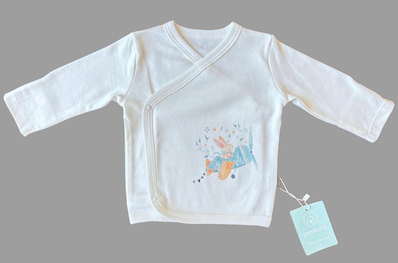 GOTS ve OEKO-TEX sertifikalı, organik pamuktan üretilmiş unisex yenidoğan bebek 3’lü takımı – 0-1 ay arası kullanım için uygundur; yumuşak dokusu ve doğal içeriğiyle hassas ciltler için güvenlidir.