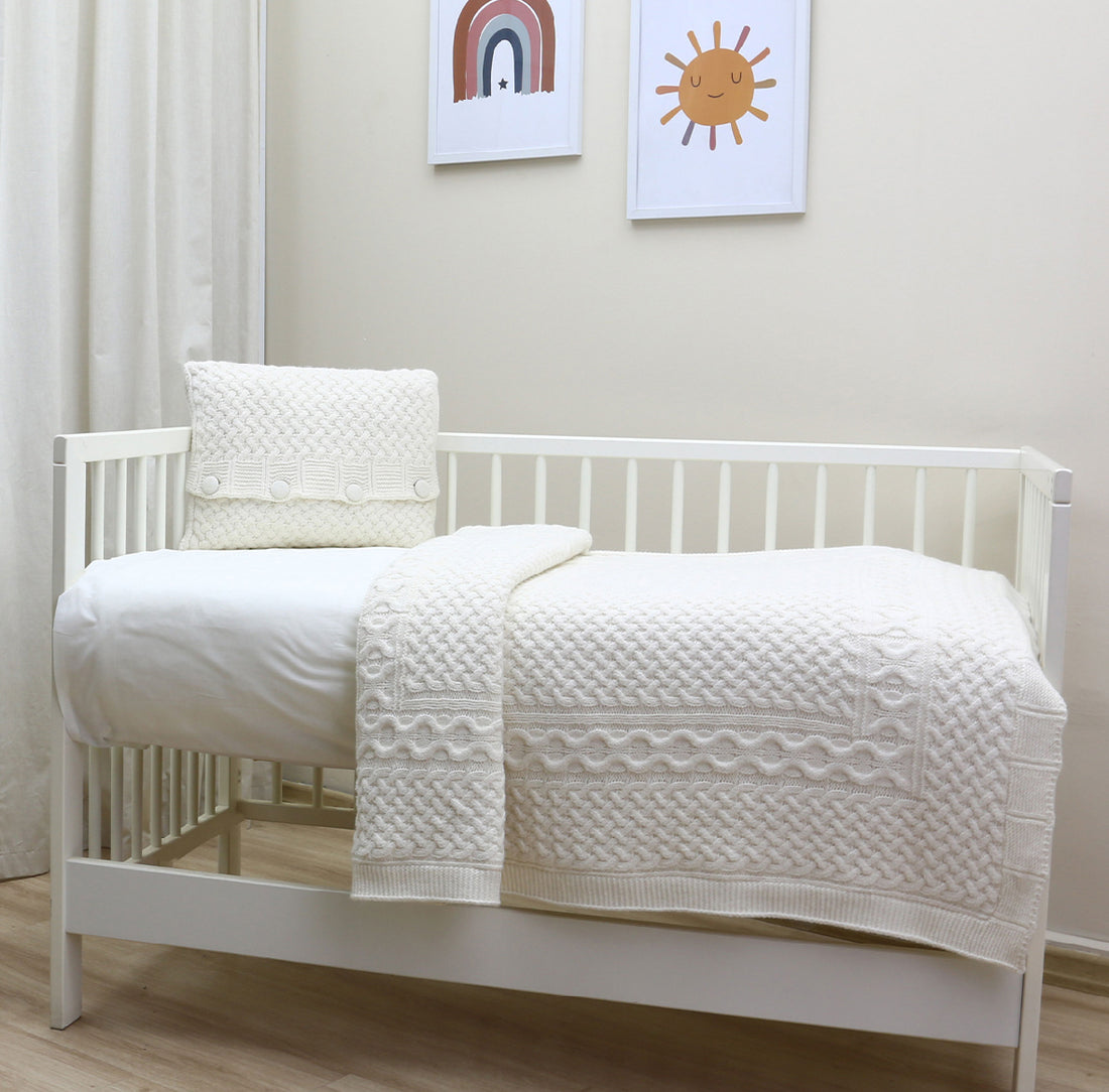 OEKO-TEX Certified Unisex Knitted Baby Bedding Set with Blanket