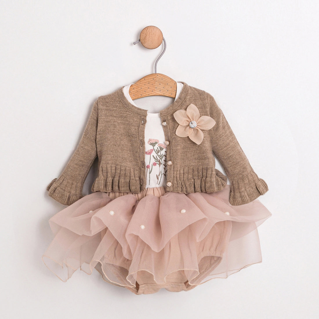Çiçek Aplikeli 3’lü Bebek Takımı – Hırka + Tütü Etek + Uzun Kollu Üst, 3–18 Ay