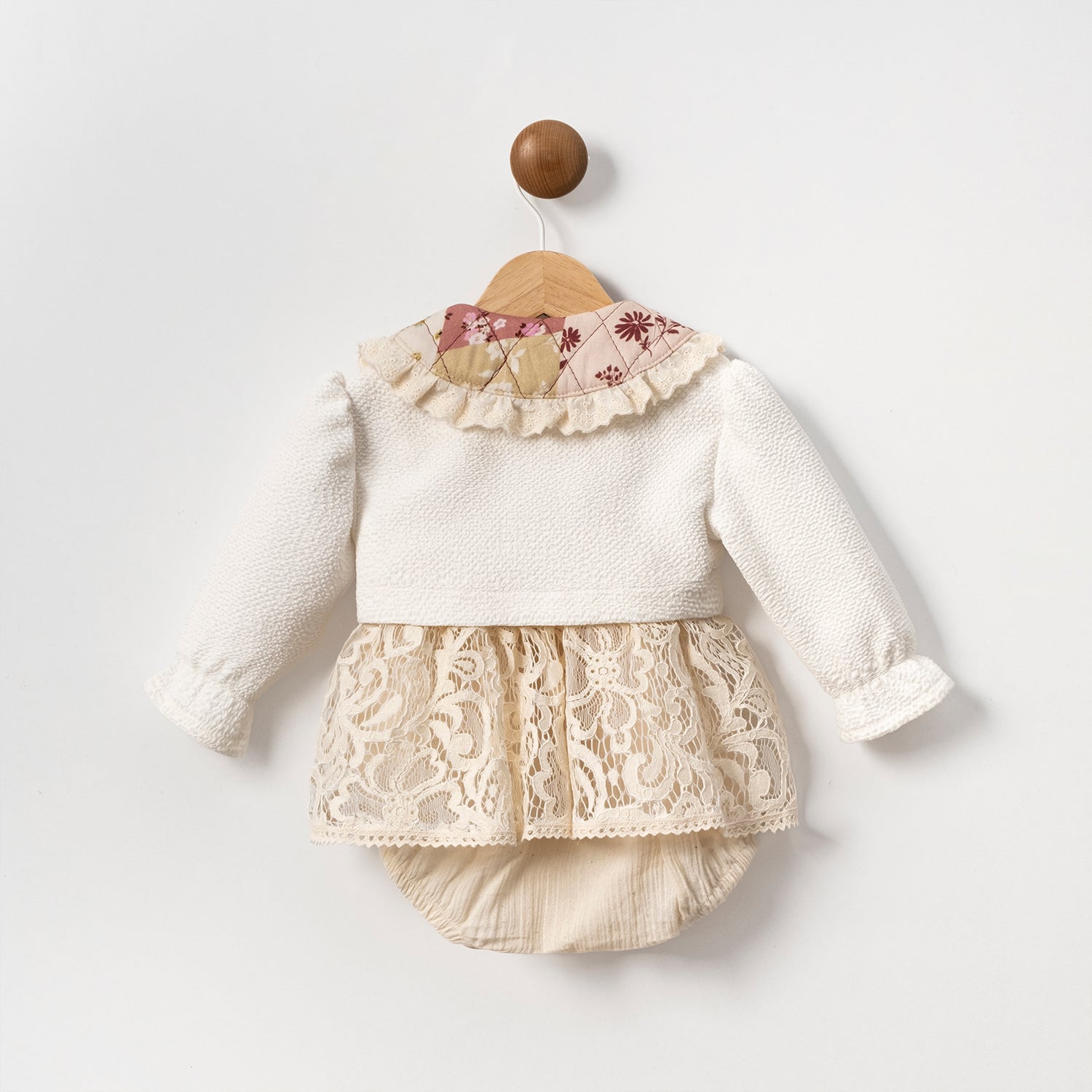 Dantel Detaylı 2’li Kız Bebek Takımı – Hırka + Dantel Elbise Body , 3–18 Ay