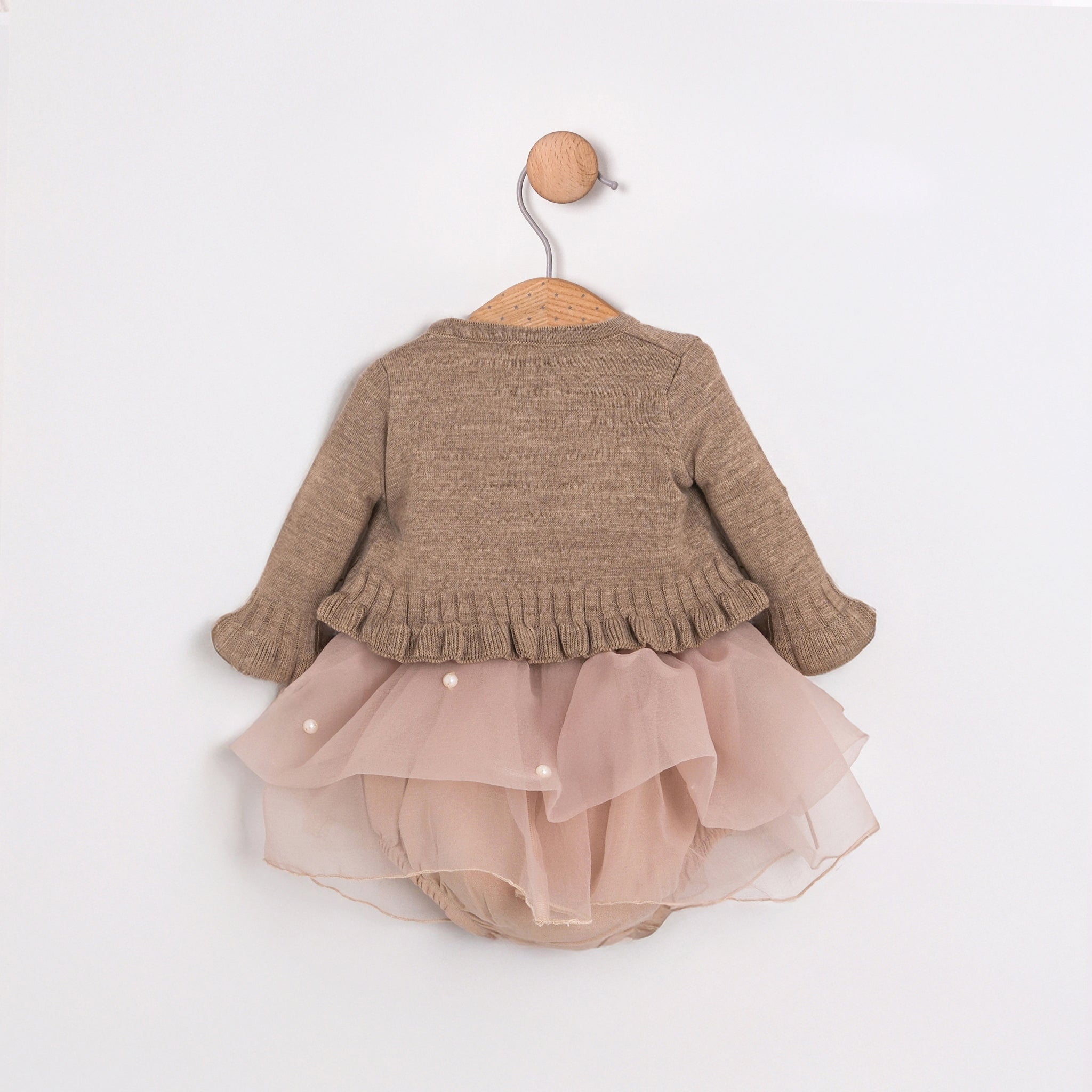 Çiçek Aplikeli 3’lü Bebek Takımı – Hırka + Tütü Etek + Uzun Kollu Üst, 3–18 Ay