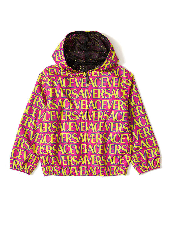 VERSACE lisanslı, unisex bebek mont – 6-9 ay arası kullanım için uygundur, orijinal logolu desenle tasarlanmıştır.