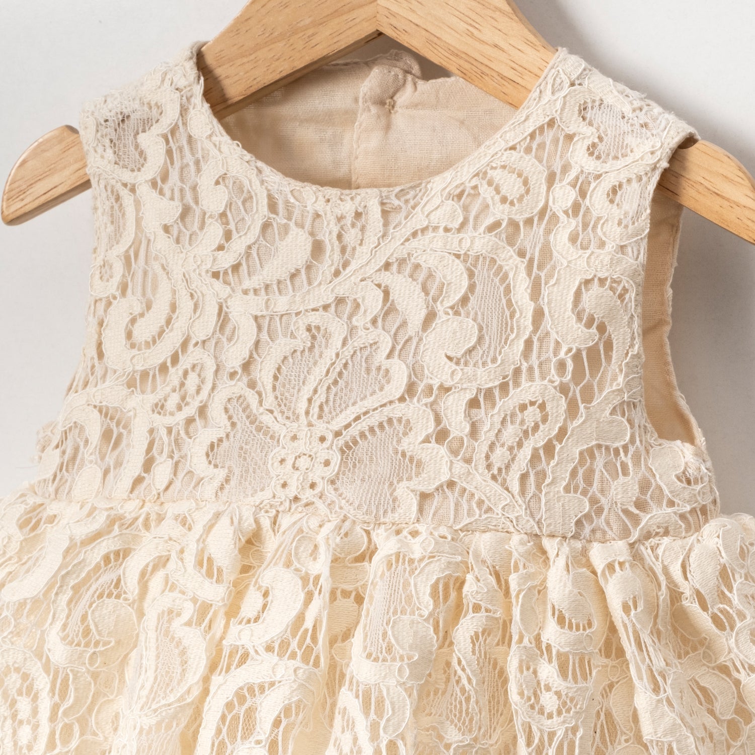 Dantel Detaylı 2’li Kız Bebek Takımı – Hırka + Dantel Elbise Body , 3–18 Ay