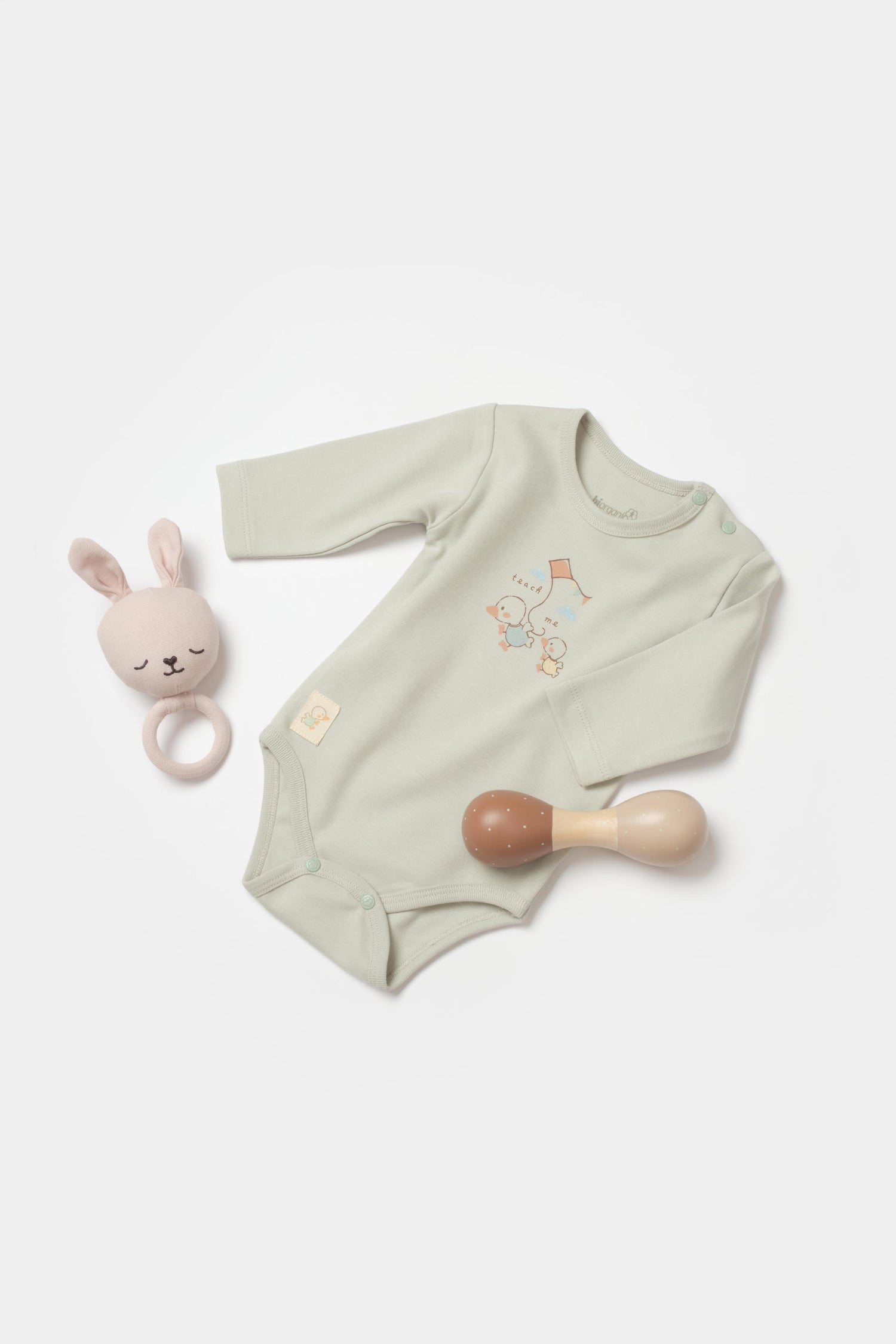 GOTS sertifikalı, organik pamuklu Teach Me temalı unisex uzun kollu bebek body – 0-24 ay arası kullanım için uygundur, sevimli tasarımıyla yumuşak ve nefes alabilir yapıya sahiptir