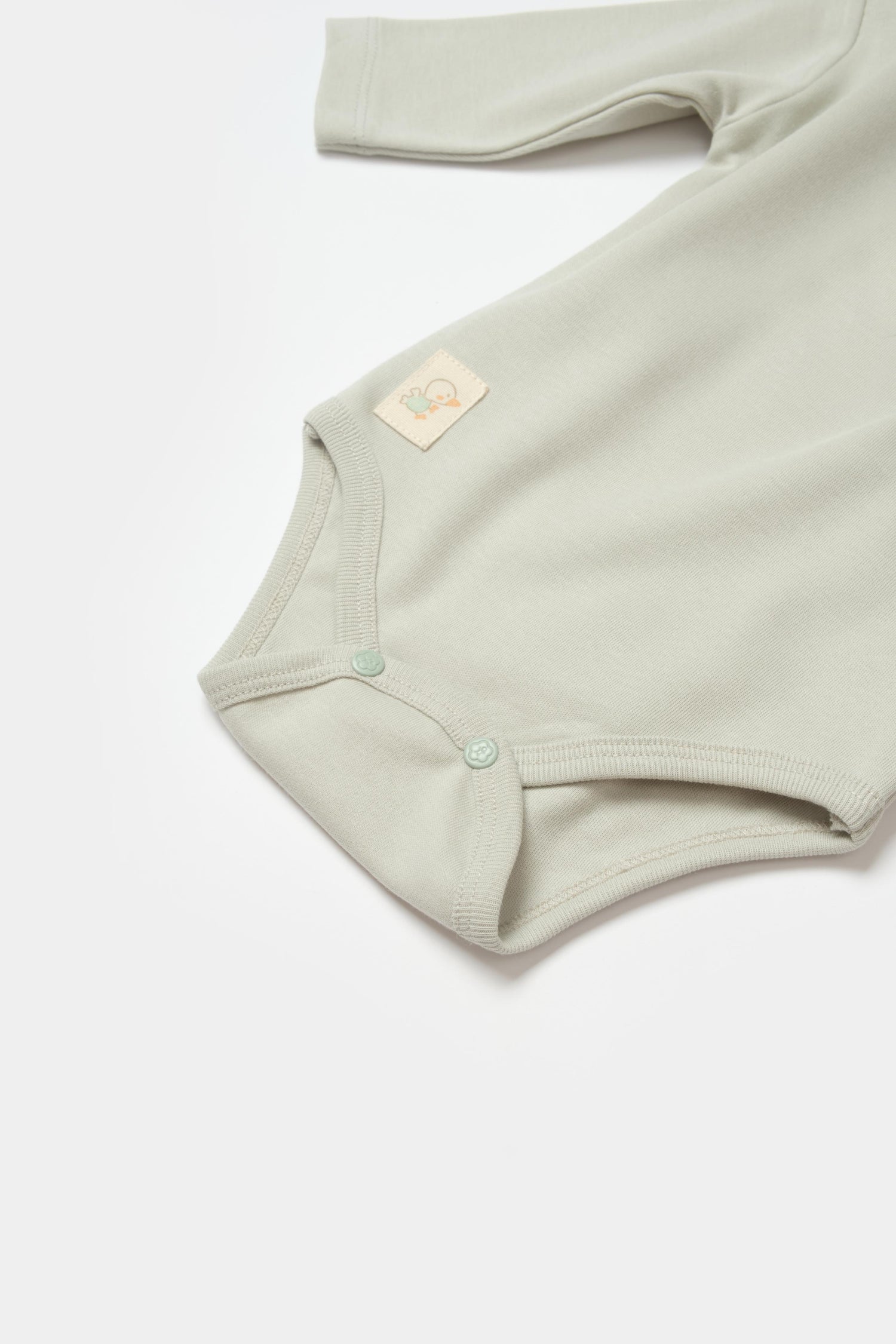 GOTS sertifikalı, organik pamuklu Teach Me temalı unisex uzun kollu bebek body – 0-24 ay arası kullanım için uygundur, sevimli tasarımıyla yumuşak ve nefes alabilir yapıya sahiptir. Altı çıtçıtlıdır.