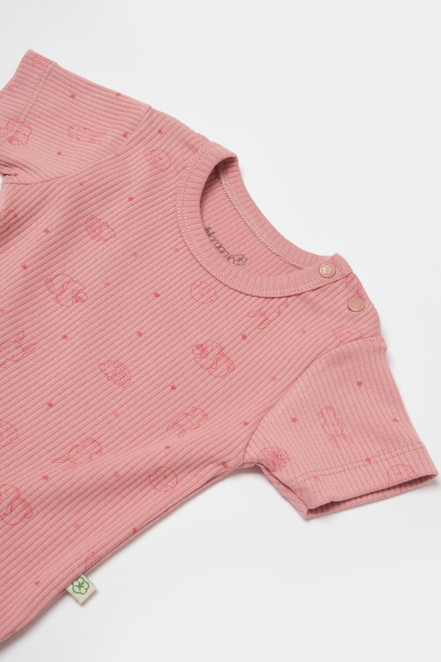 Organik modal kumaştan üretilmiş Play With Me temalı unisex kısa kollu bebek body – 0-36 ay arası kullanım için uygundur. omuzu çıtçıtlıdır.