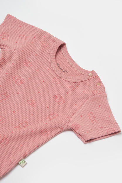 Organik modal kumaştan üretilmiş Play With Me temalı unisex kısa kollu bebek body – 0-36 ay arası kullanım için uygundur. omuzu çıtçıtlıdır.