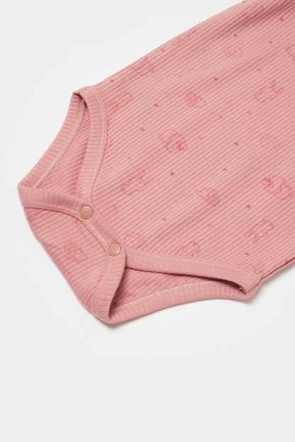 Organik modal kumaştan üretilmiş Play With Me temalı unisex kısa kollu bebek body – 0-36 ay arası kullanım için uygundur. Altı çıtçıtlıdır.