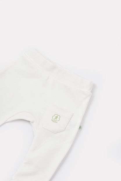 GOTS sertifikalı, organik pamuklu Basic Nature desenli unisex bebek patiksiz tek alt – 0-12 ay arası bebekler için rahat ve nefes alabilir kumaş.