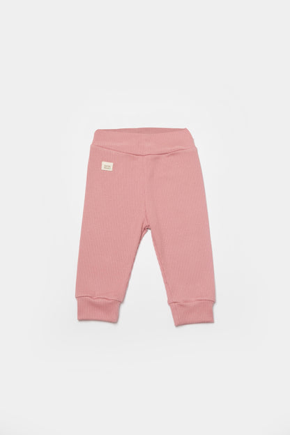 Organik modal kumaştan üretilmiş Nature Relax temalı unisex patiksiz bebek tek alt – 6-36 ay arası için hafif, esnek ve rahat kullanım sunar.