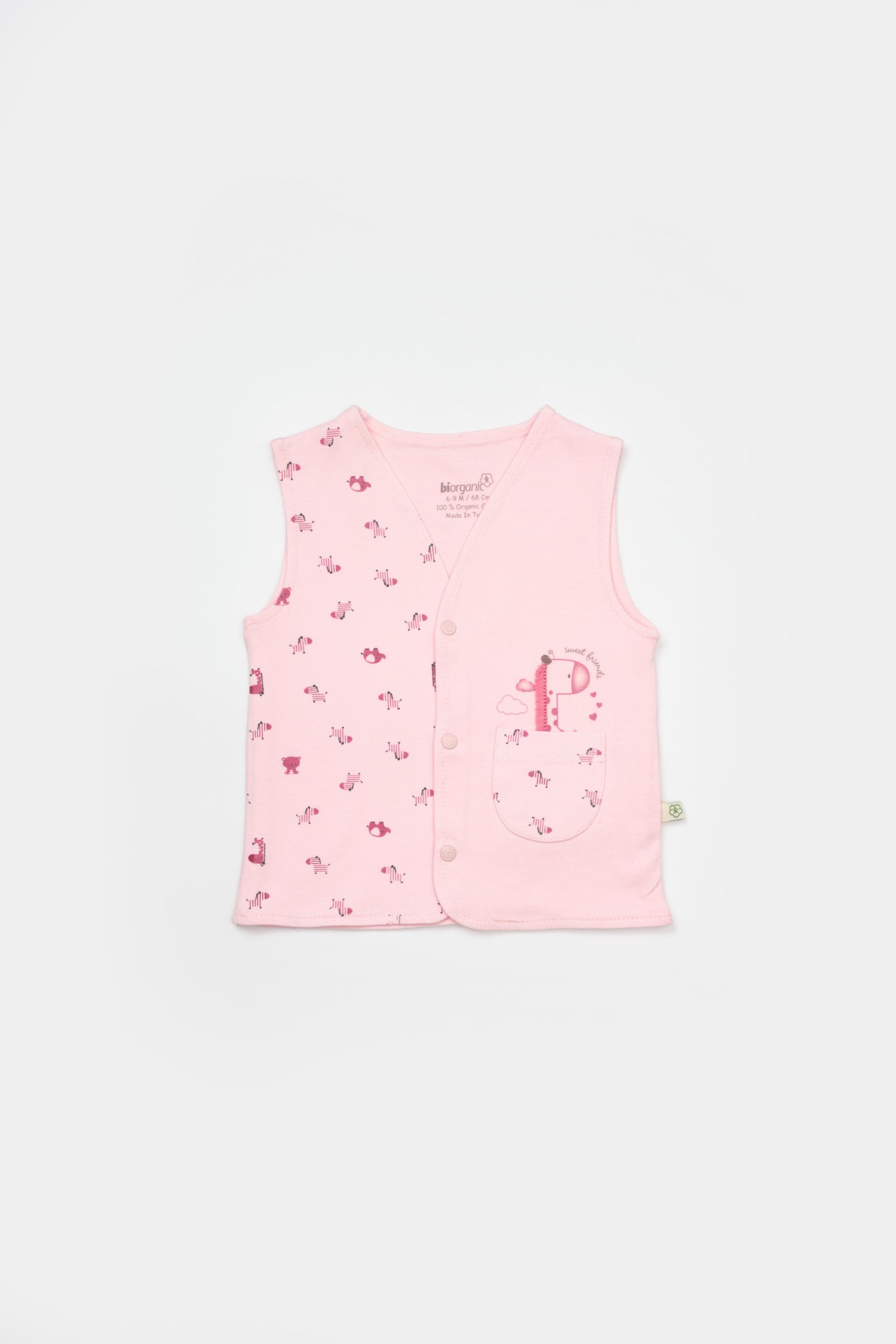 GOTS sertifikalı, organik pamuklu Sweet Friends temalı kız bebek yeleği – 6-36 ay arası kullanım için uygun, yumuşak dokulu ve düğmeli tasarıma sahiptir.