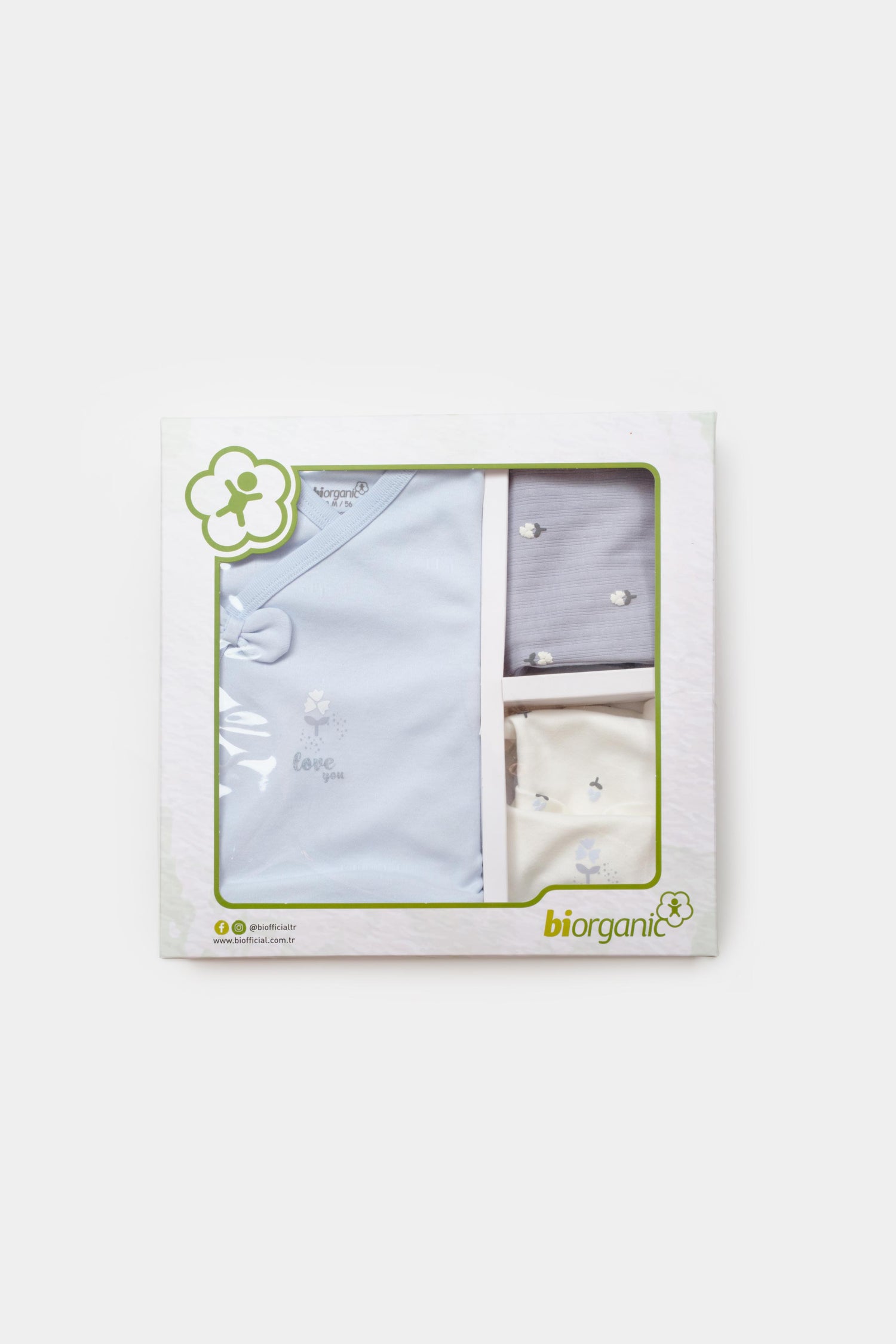 Özel kutulu, hediyelik, GOTS sertifikalı, organik pamuklu, unisex 5’li hastane çıkışı – love floral desenli zıbın body, patikli tek alt, bere, önlük ve eldiven içerir.