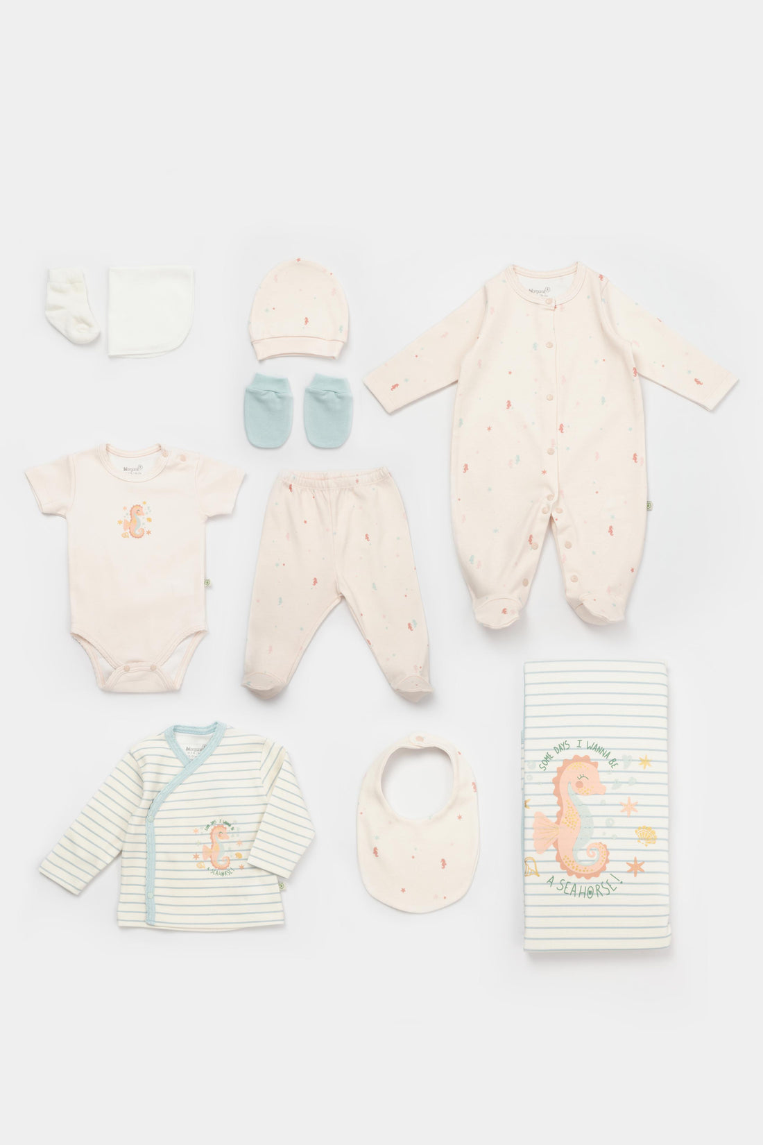 GOTS sertifikalı, organik pamuklu Save the Seahorse temalı unisex 10’lu hastane çıkışı takımı – tulum, body, şapka, eldiven, battaniye ve daha fazlasını içerir