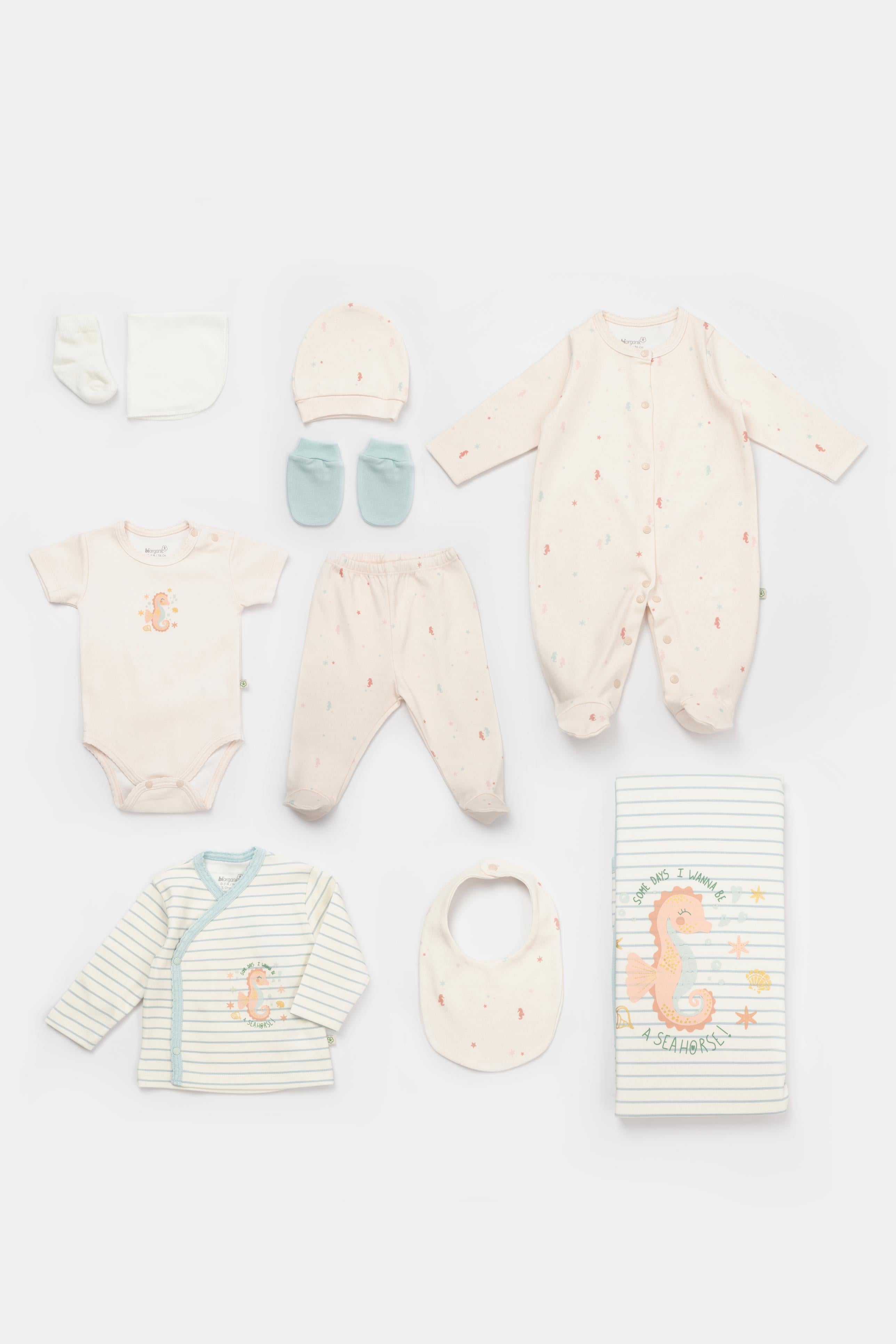 GOTS sertifikalı, organik pamuklu Save the Seahorse temalı unisex 10’lu hastane çıkışı takımı – tulum, body, şapka, eldiven, battaniye ve daha fazlasını içerir