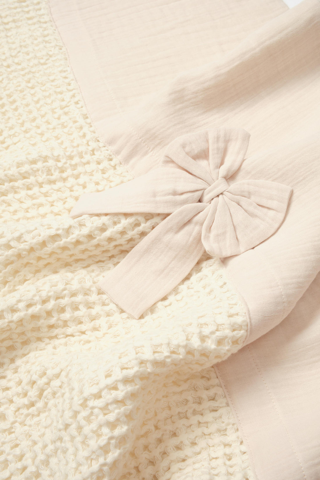 GOTS sertifikalı, organik pamuklu 110x110 cm Natural Life temalı bebek battaniyesi – büyük boy, yumuşak ve unisex kullanım için uygundur.