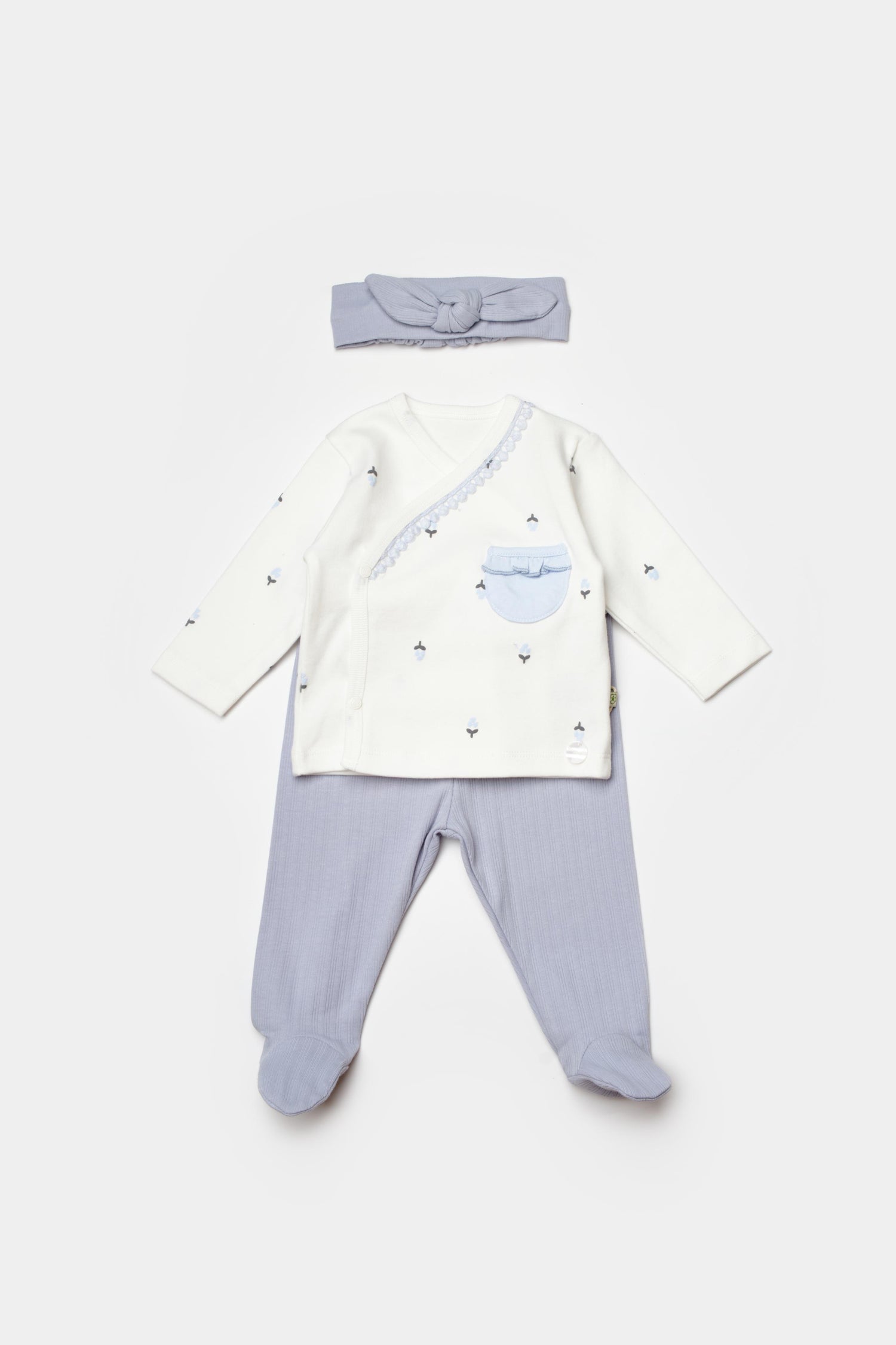 GOTS sertifikalı, organik pamuklu, love floral desenli kız bebek 3’lü takım – 0-6 ay arası için body, alt ves aç bandından  oluşur.