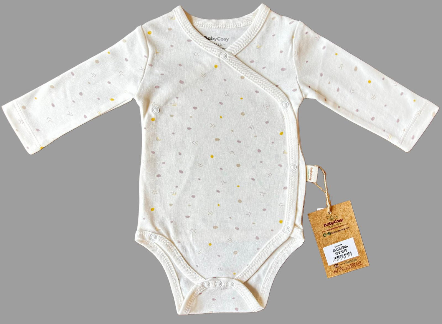 GOTS sertifikalı, organik pamuktan üretilmiş unisex bebek 2’li kruvaze body seti – 0-9 ay arası kullanım için uygundur; kolay giydirilebilir tasarımı ve yumuşak dokusuyla hassas ciltler için idealdir.