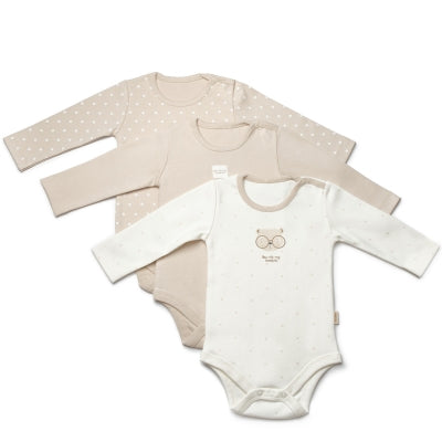 GOTS sertifikalı, organik pamuktan üretilmiş unisex bebek 3’lü uzun kollu body seti – 9-24 ay arası kullanım için uygundur; kutulu sunumuyla hediye seçeneği olarak da idealdir.